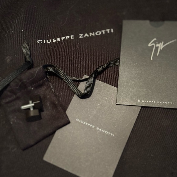 Giuseppe Zanotti South 115 Vinyl Sandals - Picture 12 of 15